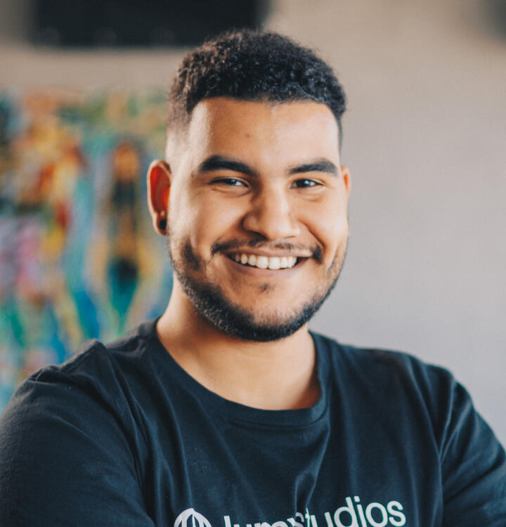 Caio Barbosa, Founder e CO-CEO na Lumx Studios. Forbes Under 30. Latitud Fellow. É uma das principais vozes do ecossistema Web3 brasileiro.